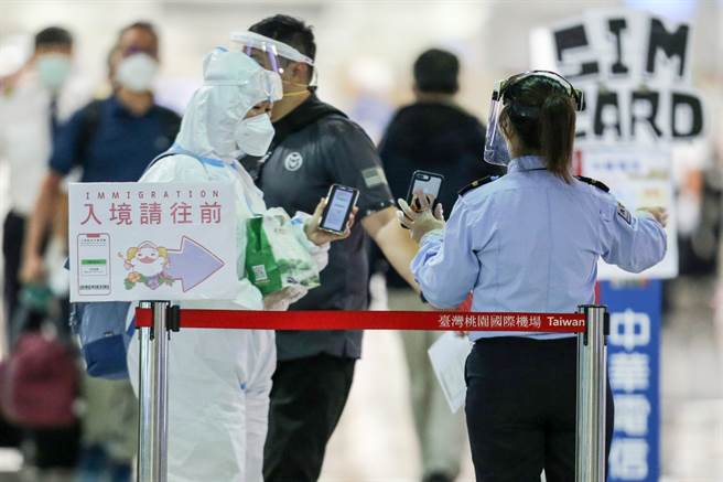 每5人就有1人突破性感染，指挥中心曝7至9月境外移入实况。图为旅客入境桃机的画面。（陈麒全摄）