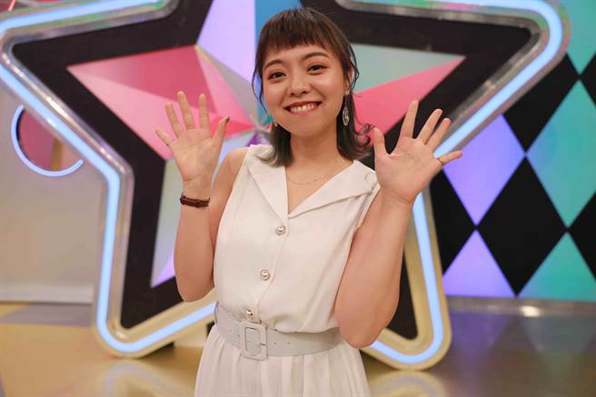 网红龙龙来到节目挑战不可能的任务。（民视提供）