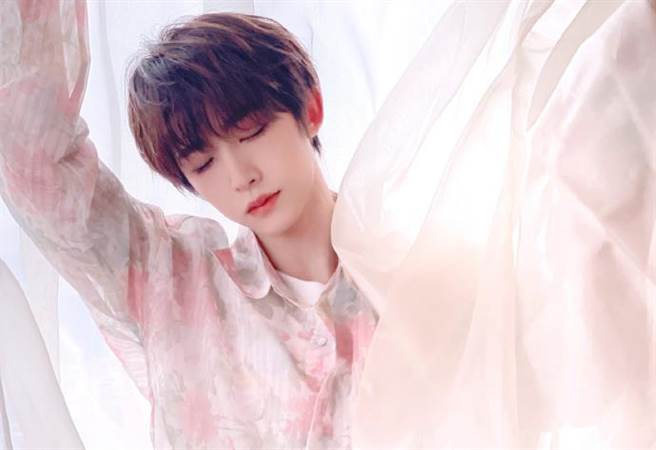 刘宇给人阴柔精致的花美男印象。(图/翻摄自刘宇微博)