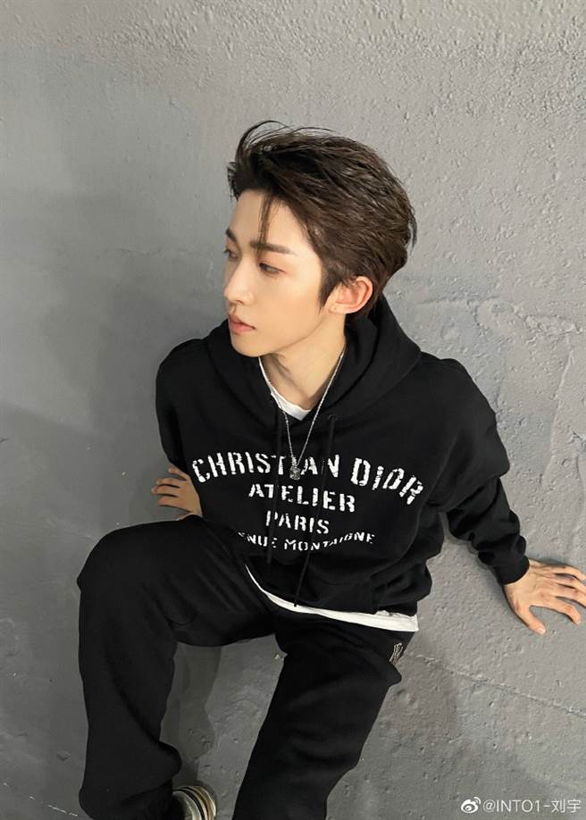 刘宇转换风格成阳光大男孩。(图/翻摄自刘宇微博)