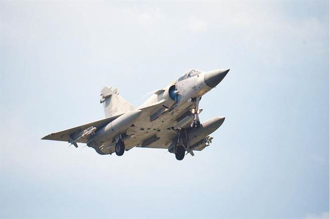 軍方人士表示，幻象2000戰機近日也在台東空軍志航基地移地訓練，隨時掌握東南空域、海域狀況。（本報資料照片）