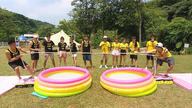 彭小刀對決曹佑寧。（三立提供）