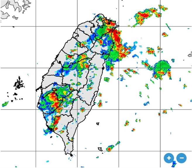 基隆北海岸、南部地區及嘉義山區有局部大雨發生的機率，注意雷擊及強陣風。（氣象局提供）