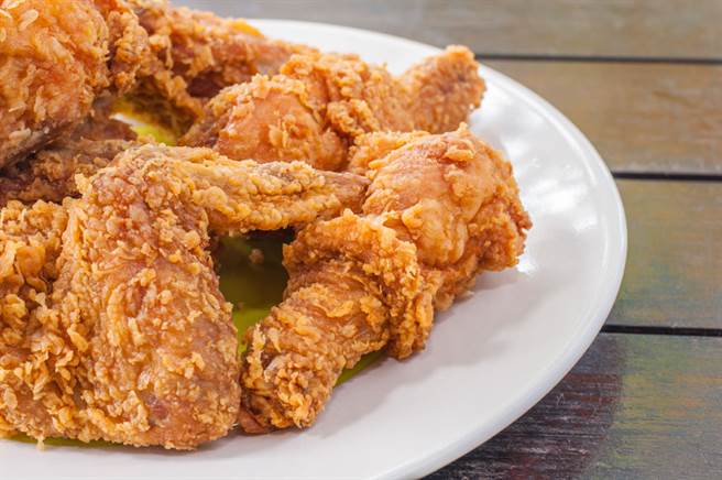 传统流水席受到不少宾客喜爱，菜色丰富有含意，其中「炸鸡腿」最令人怀念。（示意图／达志影像）