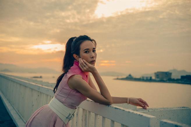 莫文蔚推出廣東話專輯《The Voyage》。（索尼音樂提供）