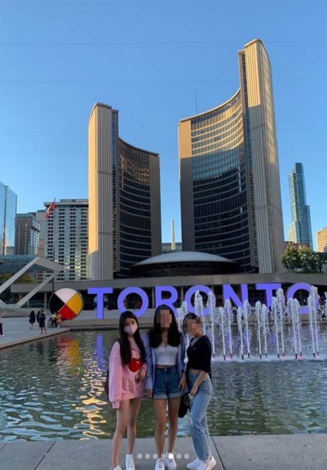 韩菲（图左一）日前开直播被酸民说好像变胖，但从她和朋友的合照看到她依旧有一双铅笔美腿。(图/ 摘自韩菲IG)