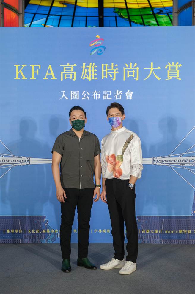 温升豪（右）与高雄市政府青年局局长张以理出席活动。高雄市政府青年局提供