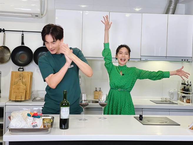 兩人互動逗趣。（最大國際娛樂提供）