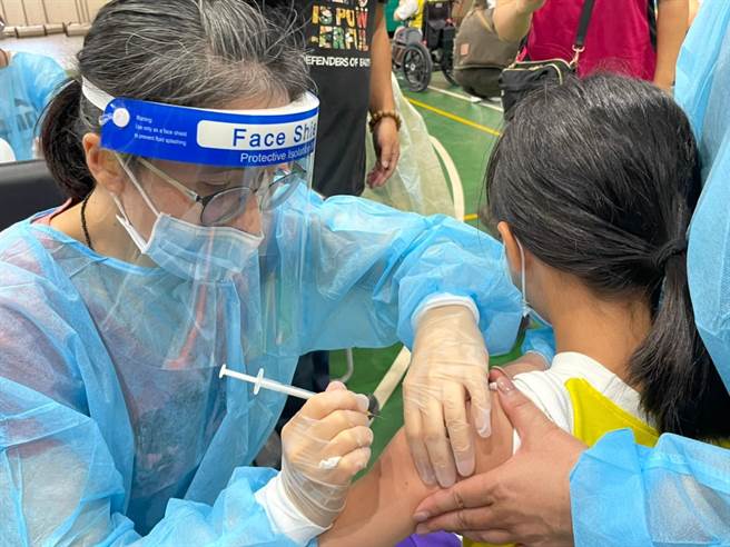 金门县学生今开打BNT疫苗，预计10／8以前完成入校接种作业。（县府提供）