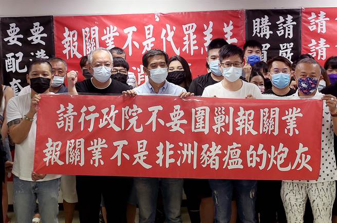 不满防堵进口猪肉产品缺乏配套措施，报关业者24日呼吁政府出面沟通，不要一昧为难业者。（范扬光摄）