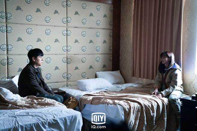 郑人硕、陈姸霏饰演父女。（爱奇艺国际站提供）
