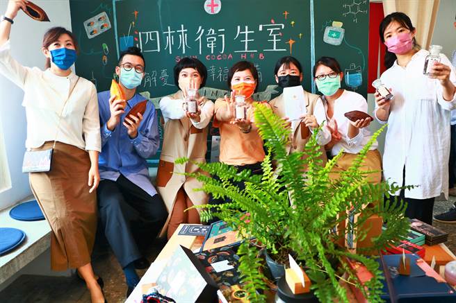 屏东县植萃文化发展协会将閒置20年的旧卫生室打造成「泗林卫生室」，成为在地游客中心及推广可可产业的行销据点。（谢佳潾摄）