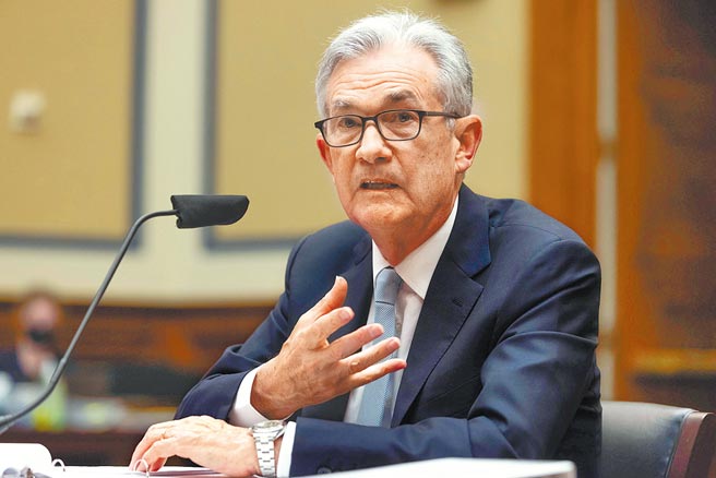 联准会主席鲍尔表示，明年中结束购债，或许是适当时机。图／美联社