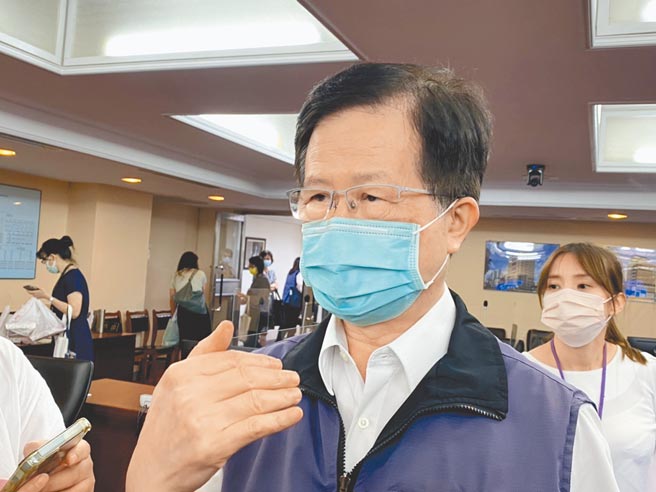 对于28亿买疫苗，被问到是否炒话题，台北市卫生局长黄世杰说，「有点这样的味道」。（杨亚璇摄）