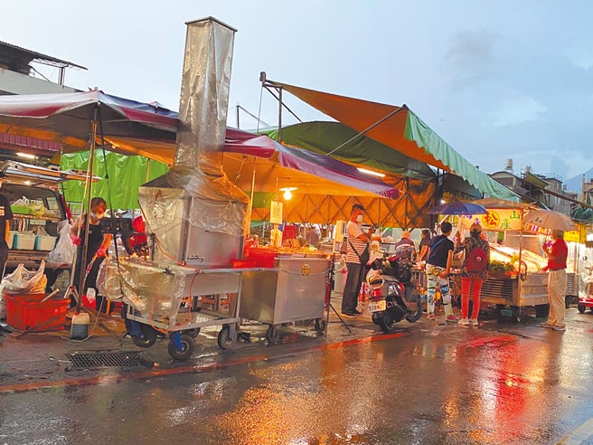 疫情影響生意，南投埔里鎮公所加碼抽獎搶五倍券商機。（廖志晃攝）