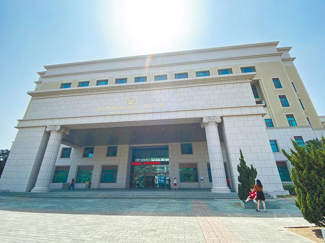 嘉义地检署调查绩优诊所涉诈领健保费、民眾打疫苗盗刷健保卡，引起健保署高度关切。（廖素慧摄）