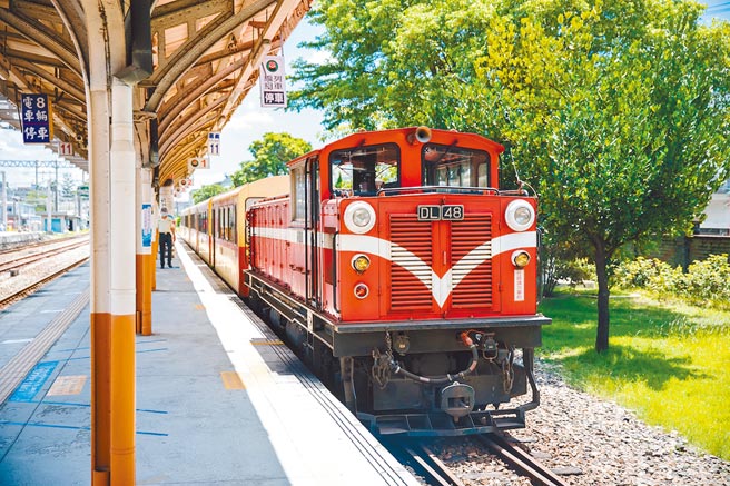 雄獅集團在旅展推出的國旅商品中，有結合阿里山林鐵的搭乘體驗。（雄獅集團提供）