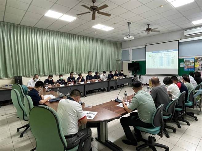 中兴警分局与校方宣示打造校园安全三心，「警察用心、家长放心、孩子安心」，让孩子有个安全、优质的学习环境。（民眾提供／卢金足南投传真）