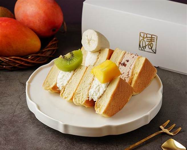 city&#8217;super 復興店「椿Tsubaki Salon」獨賣厚鬆餅水果三明治，原價460元、9月30日前優惠價414元。（city’super提供）