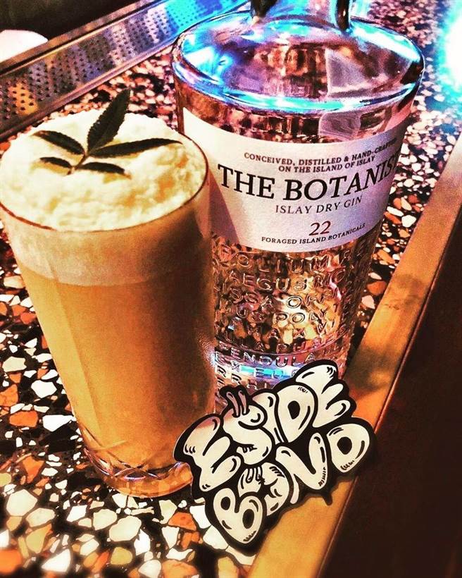 隐藏在居酒屋的嘻哈酒吧「Eside Bond」饶舌的灵魂用酒精还有音乐来发酵，一起迎接最彩色的夜晚 （图片／BEEMEN蜂报提供）