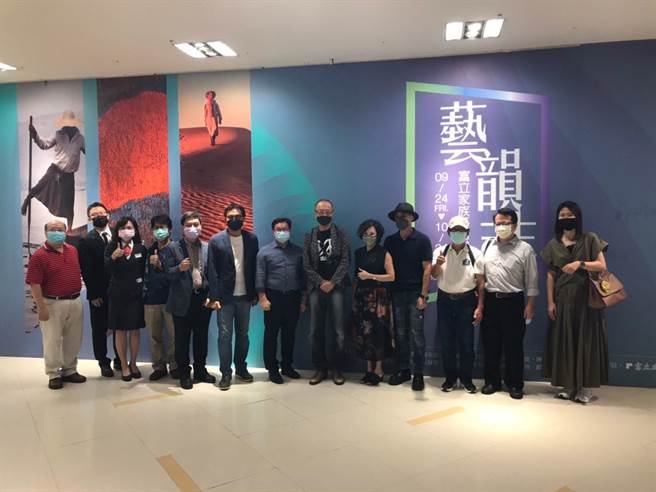 新光三越台南新天地即即日起至10月24日舉版「藝韻非凡•富立家族藝術聯展」。（新光三越提供）