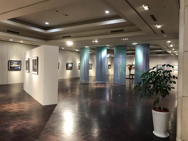 新光三越台南新天地即即日起至10月24日舉版「藝韻非凡•富立家族藝術聯展」。（新光三越提供）