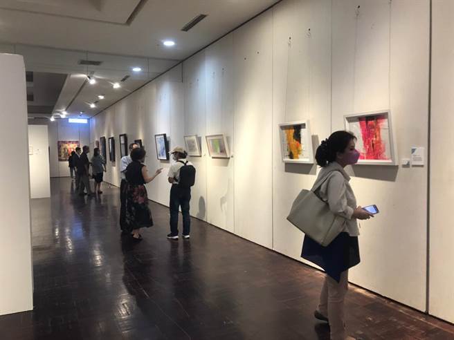 新光三越台南新天地即即日起至10月24日舉版「藝韻非凡•富立家族藝術聯展」。（新光三越提供）