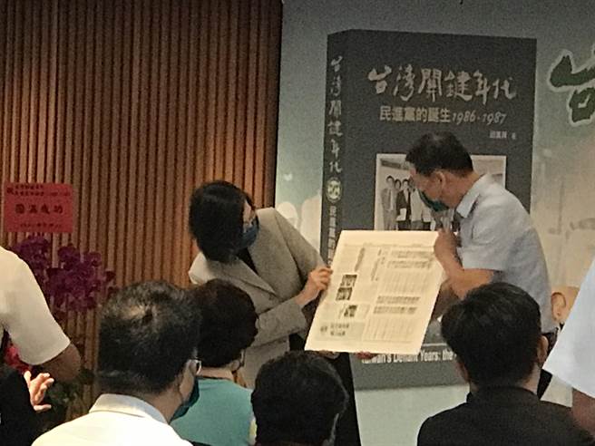 民进党庆前夕  蔡英文交办林锡耀这件事。曾薏苹摄