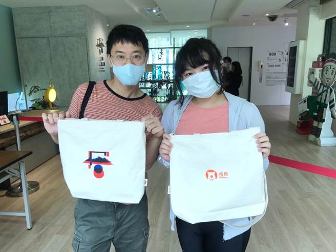 参山处与谷关饭店餐厅业者举办「谷关泡好汤 入关博物馆绢印DIY活动」，消费满额可免费体验手作绢印限量文青包。（参山处提供／陈淑娥台中传真）