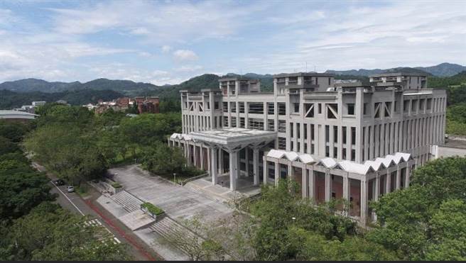 教育部确认学生学习歷程檔案遗失，出包源头为暨南大学所招商建置的公板模组学校，目前已紧急展开后续补救措施。（摘自暨南大学脸书／卢金足南投传真）