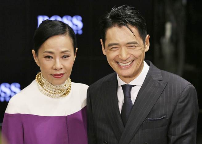 周润发和陈荟莲结婚多年无子，决定将财产都拿来做公益，令眾人十分敬佩。(图/ 取自达志影像)