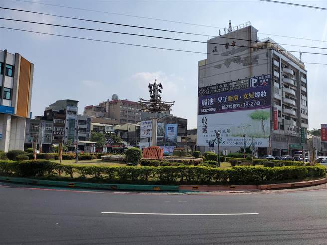 虎尾圆环目前是一个素顏圆环，将矗立5公尺高的布袋戏角色素还真雕塑。（周丽兰摄）