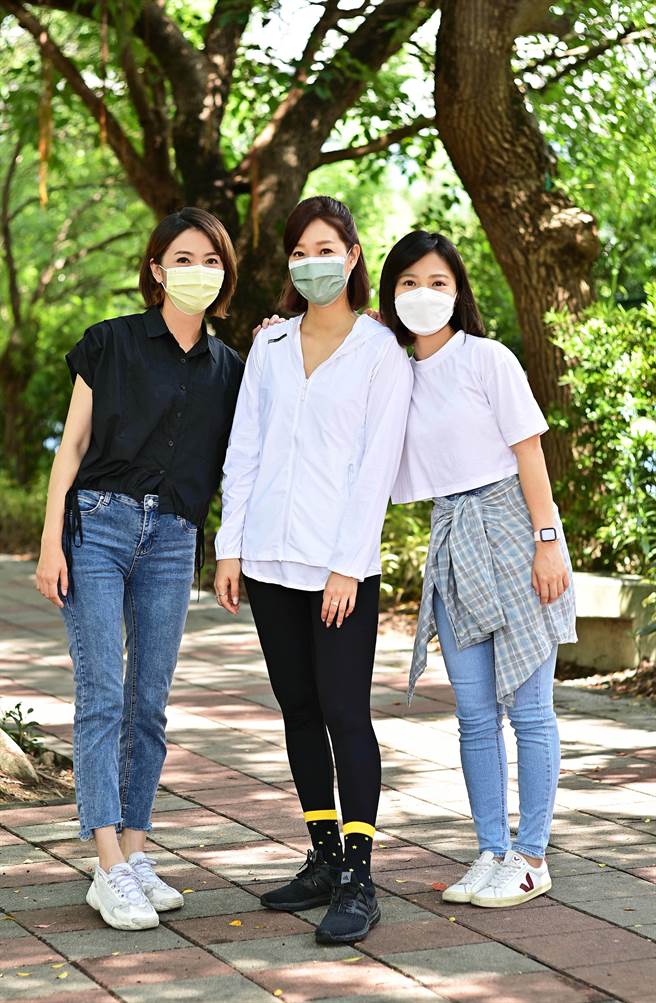 《好家‧在臺北》製作人陳彥珊（左起）與主持人鄔凱雯、周璟瑜帶領大家挖掘台北人文歷史之美。（台視提供）