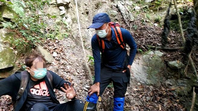 林姓男子单攻台中市和平区波津加山，不慎滑落40米深碎石坡处。（台中市消防局提供／陈淑娥台中传真）