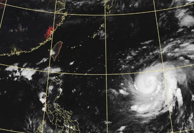 第16号中度颱风「蒲公英」未来将继续增强，环流有机会挑战「璨树」。（摘自气象局）