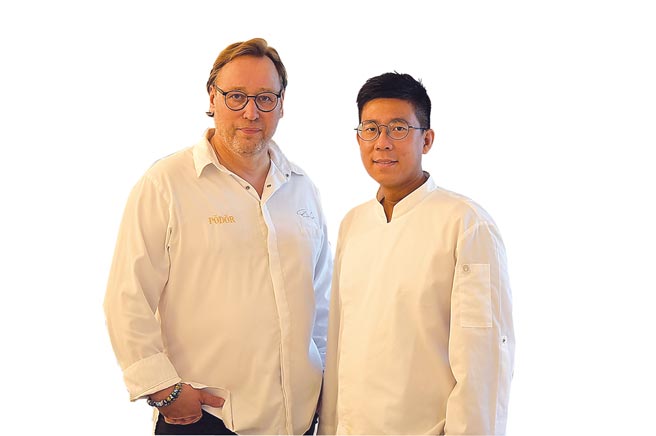 〈MAJESTY美享地〉餐厅顾问德国米其林三星餐厅〈La Vie〉主厨 Thomas Buhner（左） 专程来台，与驻店主厨杨展浩携手自9月29日至10月3日举办米其林餐会。图／姚舜