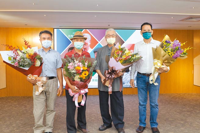 台南市4位新科人間國寶黃福壽（左起）、陳三火、杜牧河、蔡德太。（曹婷婷攝）