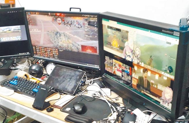 北市议员王欣仪昨秀出抽水站员工的工作照，可见中控室竟成为「游戏天堂」，用来监看、操作抽水设施用的电脑设备，萤幕上竟全是电玩画面。（北市议员王欣仪提供／黄婉婷台北传真）