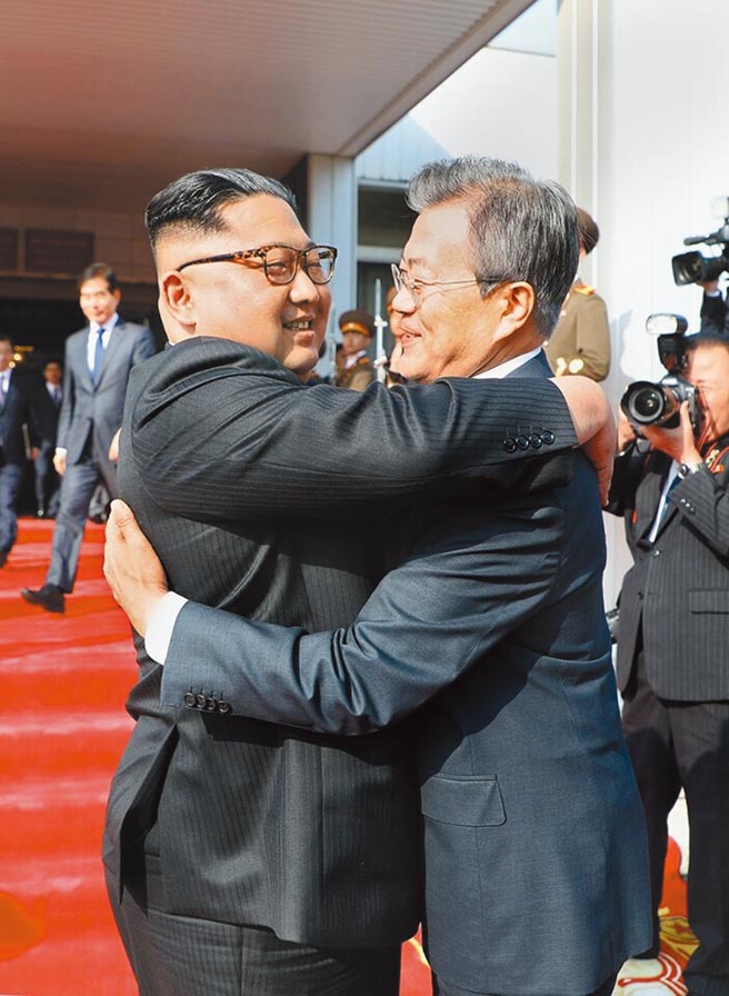 南韓總統文在寅日前提議宣布朝鮮半島戰爭狀態結束。朝鮮領導人金正恩胞妹、勞動黨副部長金與正表示，只要韓方不敵對朝方，朝方就有意討論恢復韓朝關係的方案，並為宣布終戰開出3項先決條件。（新華社）