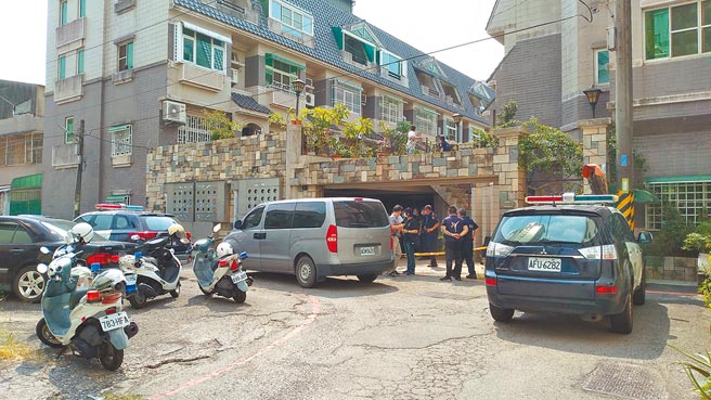 台南市新营区23日中午一处住宅地下停车场发生枪击案，警方获报赶往现场调查。（读者提供／刘秀芬台南传真）