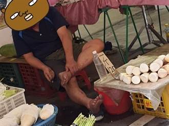 噁爆！板橋市場攤販拿竹筍刀削腳皮 雪花灑落網笑醃「足」筍