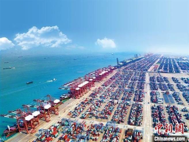 大陆不少制造业大省以及原材料大省，以控碳的名义，提出了限电政策，要求工厂产能下降20％。(中新社)