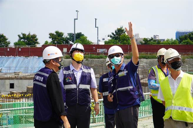 台中市劳动检查处前往台中绿美图新建工程进行110年度实地评审。（台中市府提供／卢金足 台中传真）