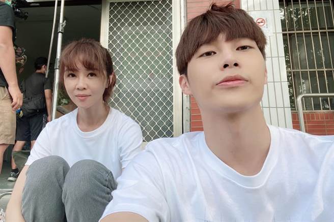 宋伟恩在《俗女养成记》中饰演谢盈萱的同志弟弟。（摘自脸书）