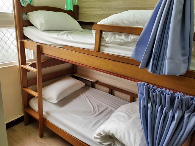 上下舖床位也很优质。（周丽兰摄）