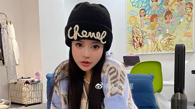 大陆网红陈大婷日前遭到一名女网友PO文控告她私自闯入私人住宅。（图／微博@陈大婷呢）