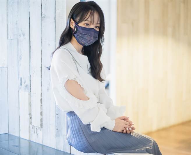 孫淑媚外出必戴兩層口罩。（羅永銘攝）