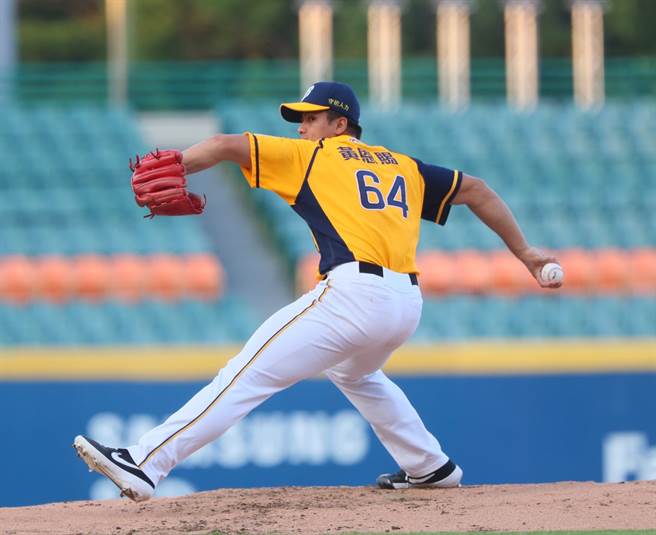 中信兄弟投手黃恩賜。（陳怡誠攝）
