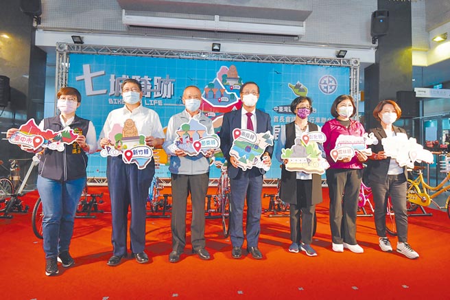 中部七縣市首長合體推廣「七城騎跡自行車聯合行銷活動」。（南投縣政府提供）