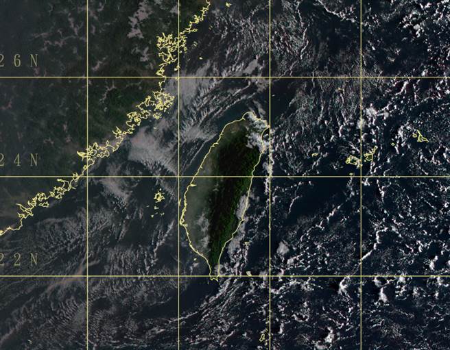 台湾地区今受东北风影响，迎风面局部地区有雨。（中央气象局提供）